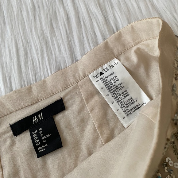 H&M Gold Sequin Mini Skirt - Picture 2 of 3
